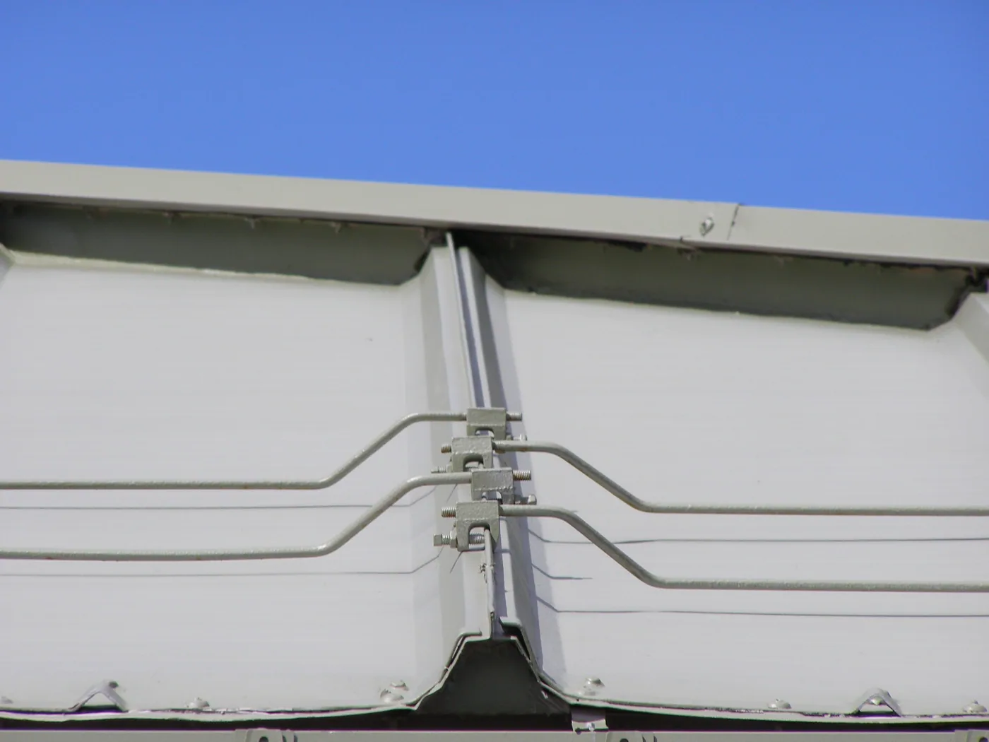 Alternate view of the 1987 clamp-on bar snow retention system at Chipeta Elementary School