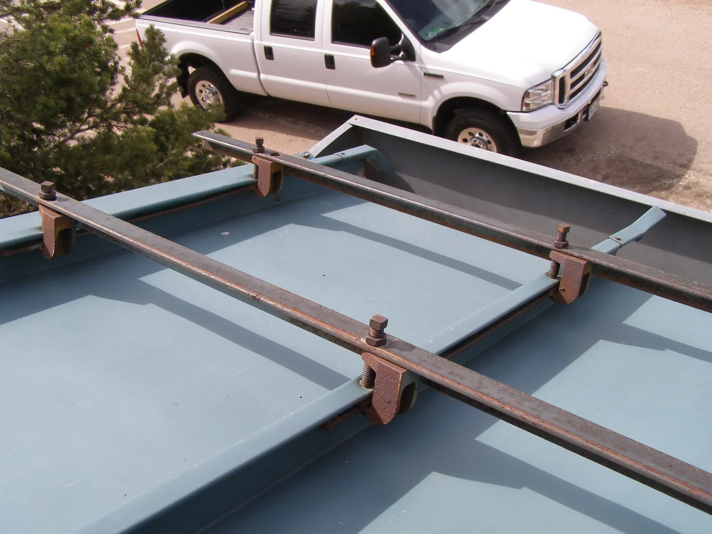 Alternate view of Jim Huff's early bar-style snow retention system
