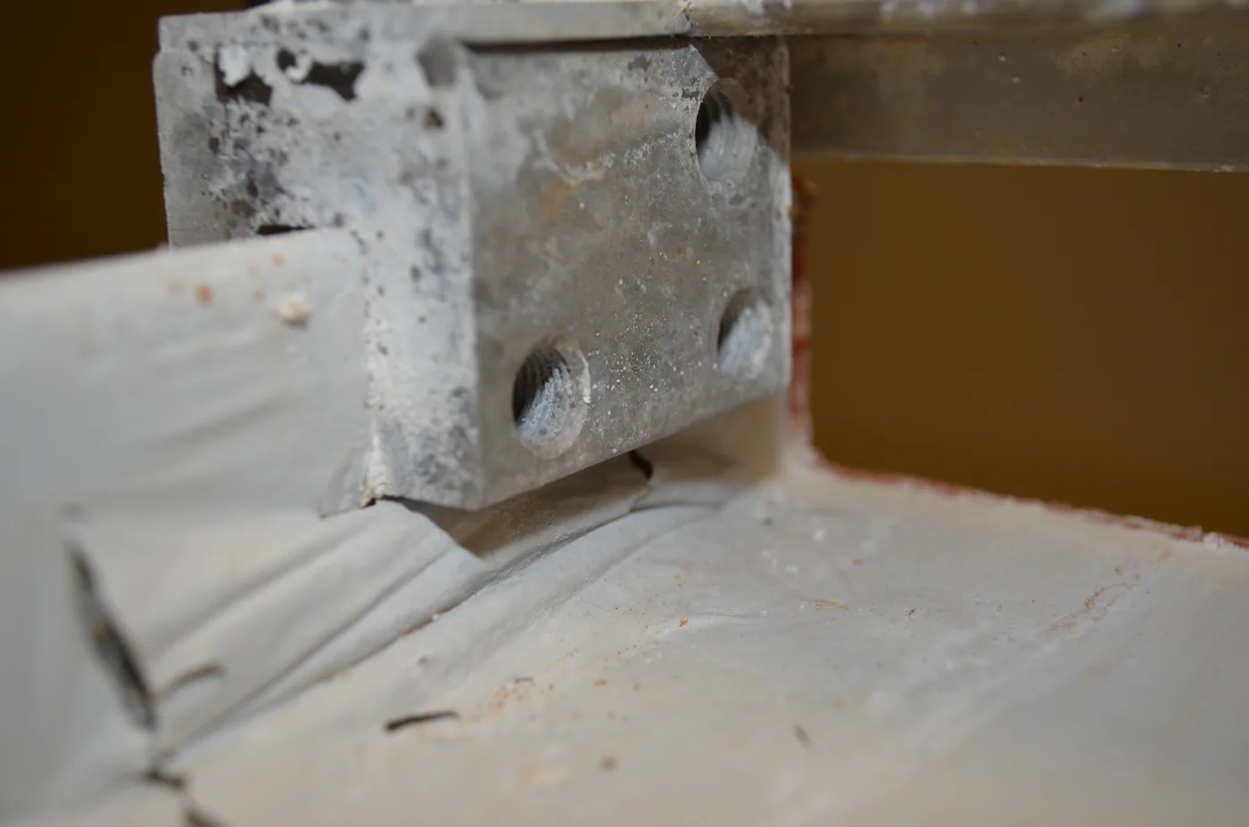 is an example of an aluminum clamp utilizing round tip set screws