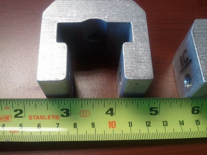 Standing seam bar snow retention system using non-penetrating roof clamps