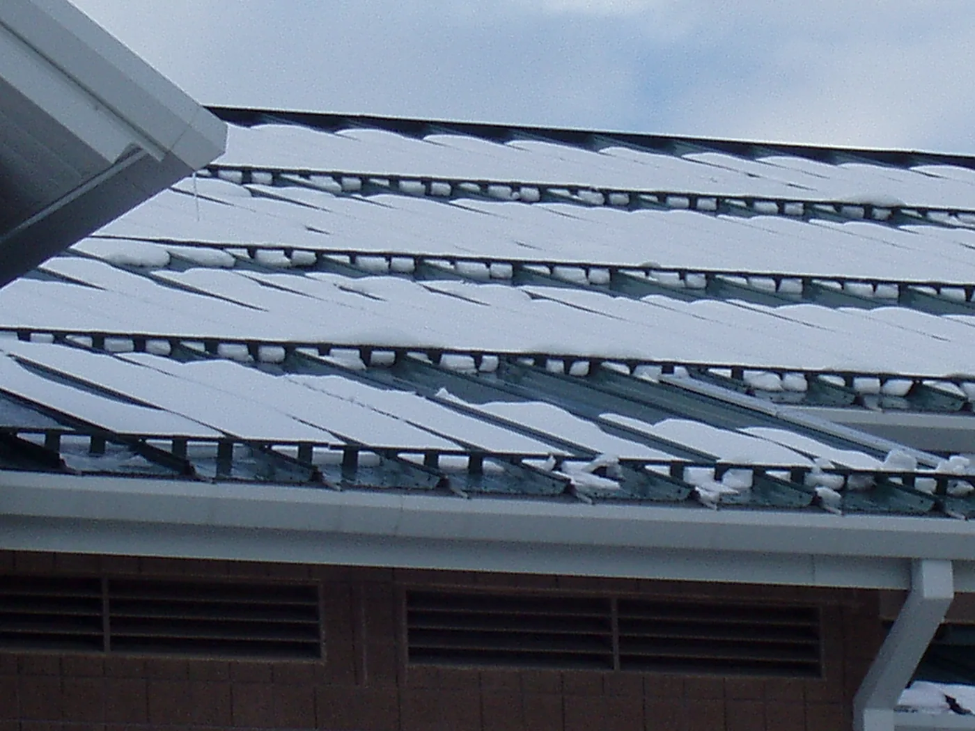 Excellent example of an evenly spaced bar system “Fence Method”