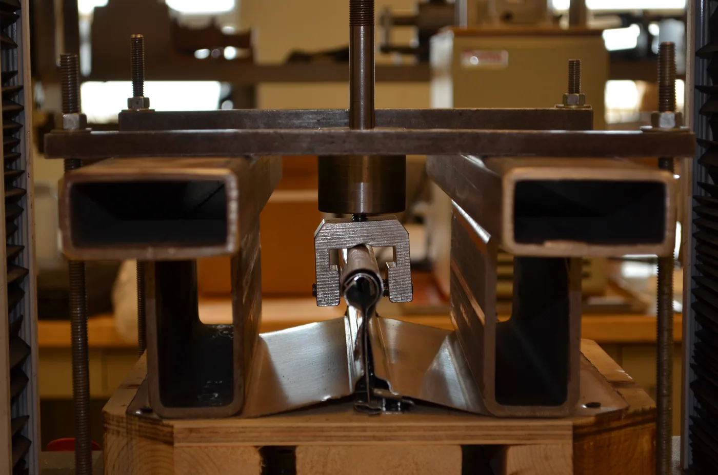 Pull-off test being performed with a universal fit aluminum clamp using 3 stainless steel, cupped tip set screws on a Morin bulb seam
