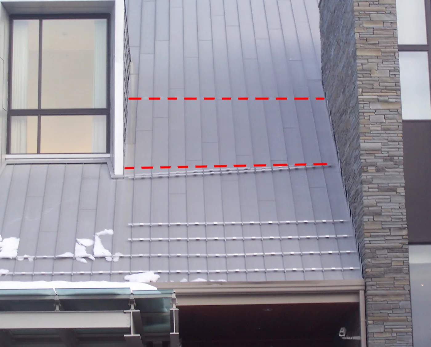 system used compression style clamps which do not use set screws that permanently lock on to the seams